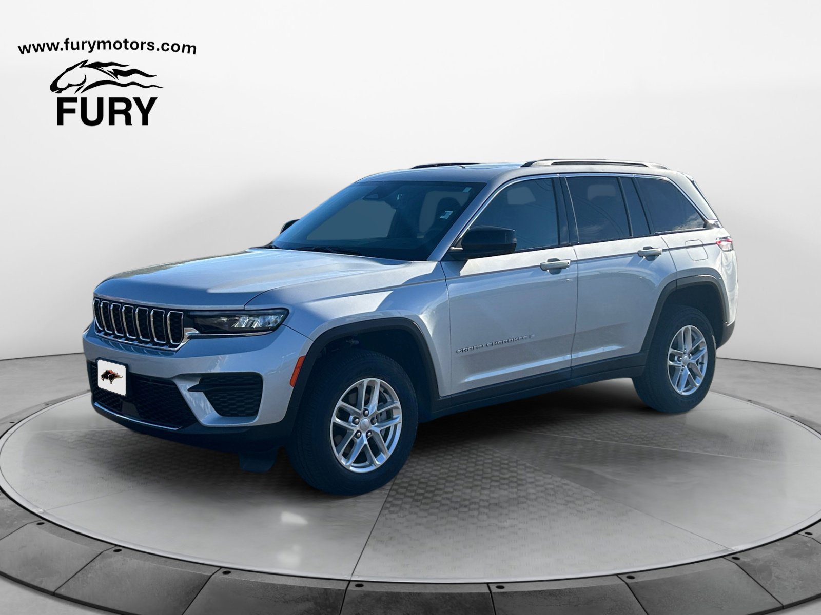 Used 2025 Jeep Grand Cherokee Laredo X w/ Luxury Tech Group I AWD/4WD image 8