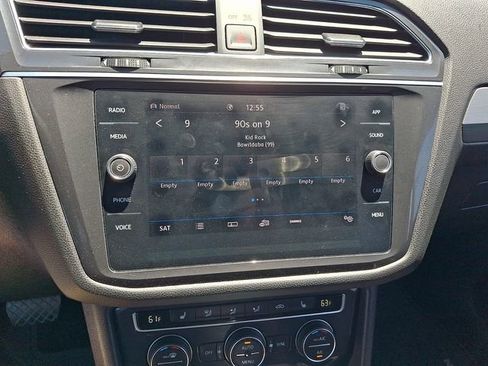 Used 2020 Volkswagen Tiguan SE w/ Panoramic Sunroof Package AWD/4WD image 17