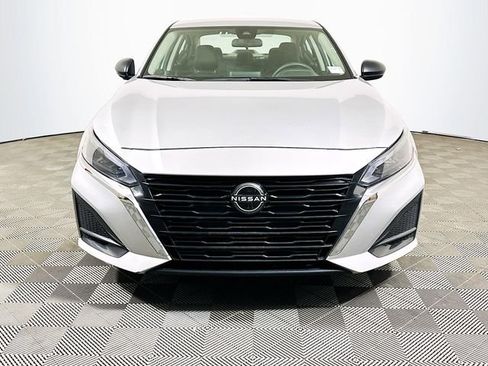 Used 2024 Nissan Altima 2.5 SV image 3