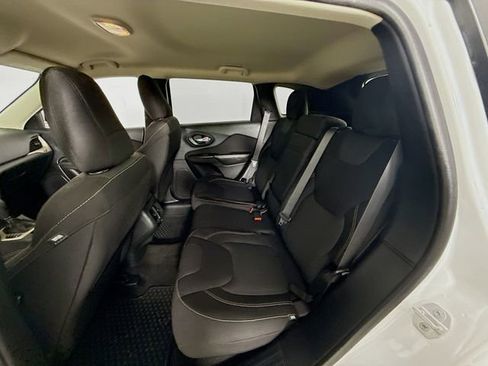 Used 2015 Jeep Cherokee Latitude w/ Cold Weather Group image 23