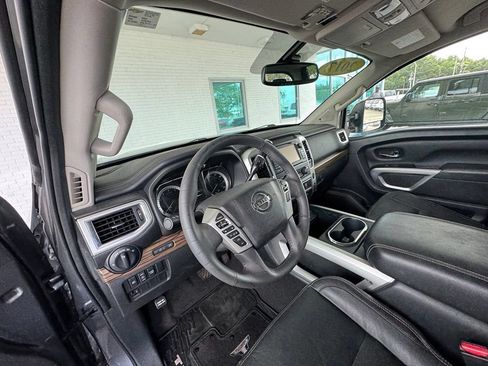Used 2017 Nissan Titan SL w/ SL Towing Convenience Package RWD image 13