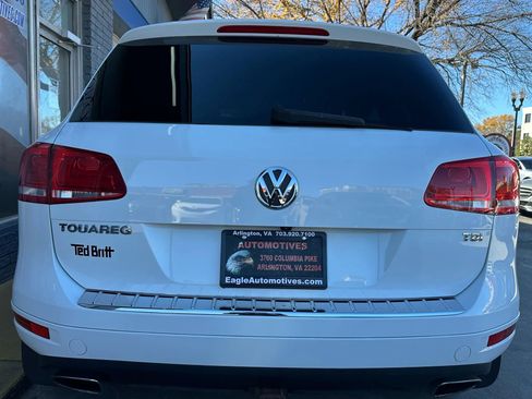 Used 2013 Volkswagen Touareg Sport image 4