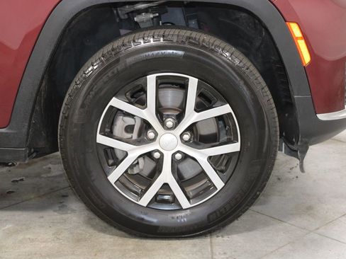 Used 2024 Jeep Grand Cherokee L Limited AWD/4WD image 13
