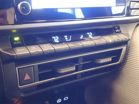 Certified 2025 Toyota Camry SE image 28