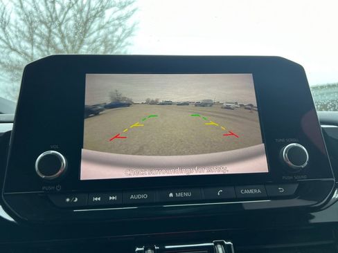 Used 2022 Nissan Pathfinder SV image 9