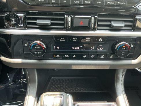 Used 2025 Nissan Pathfinder SL AWD/4WD image 22
