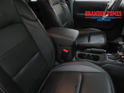 Used 2023 Jeep Wrangler Unlimited Sahara w/ Cold Weather Group AWD/4WD image 25