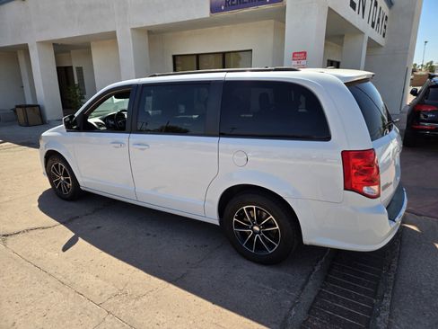 Used 2019 Dodge Grand Caravan GT FWD image 3