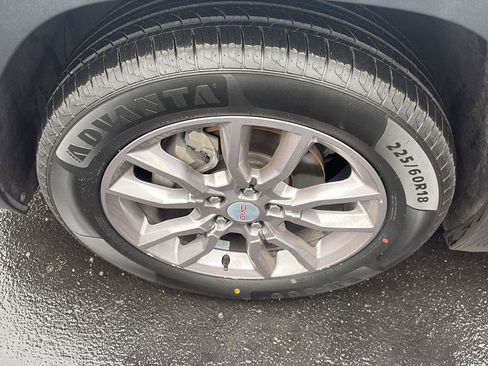 Used 2023 GMC Terrain SLT image 10