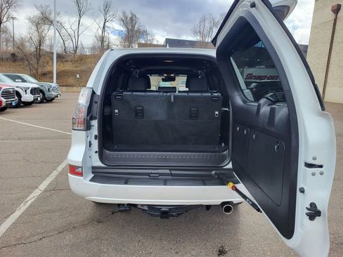 Used 2023 Lexus GX 460 Premium w/ Premium Package image 28