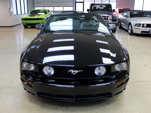 Used 2005 Ford Mustang GT image 19