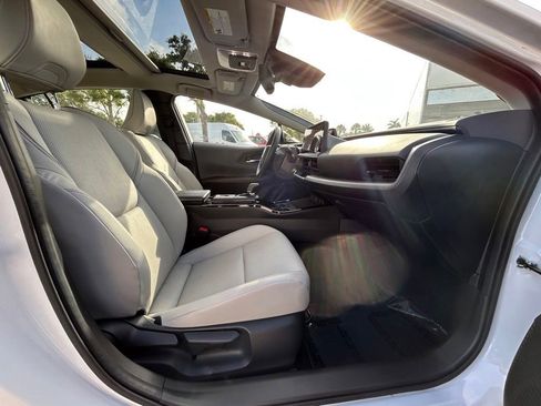 Used 2024 Toyota Prius Limited w/ Limited Premium Package FWD image 22