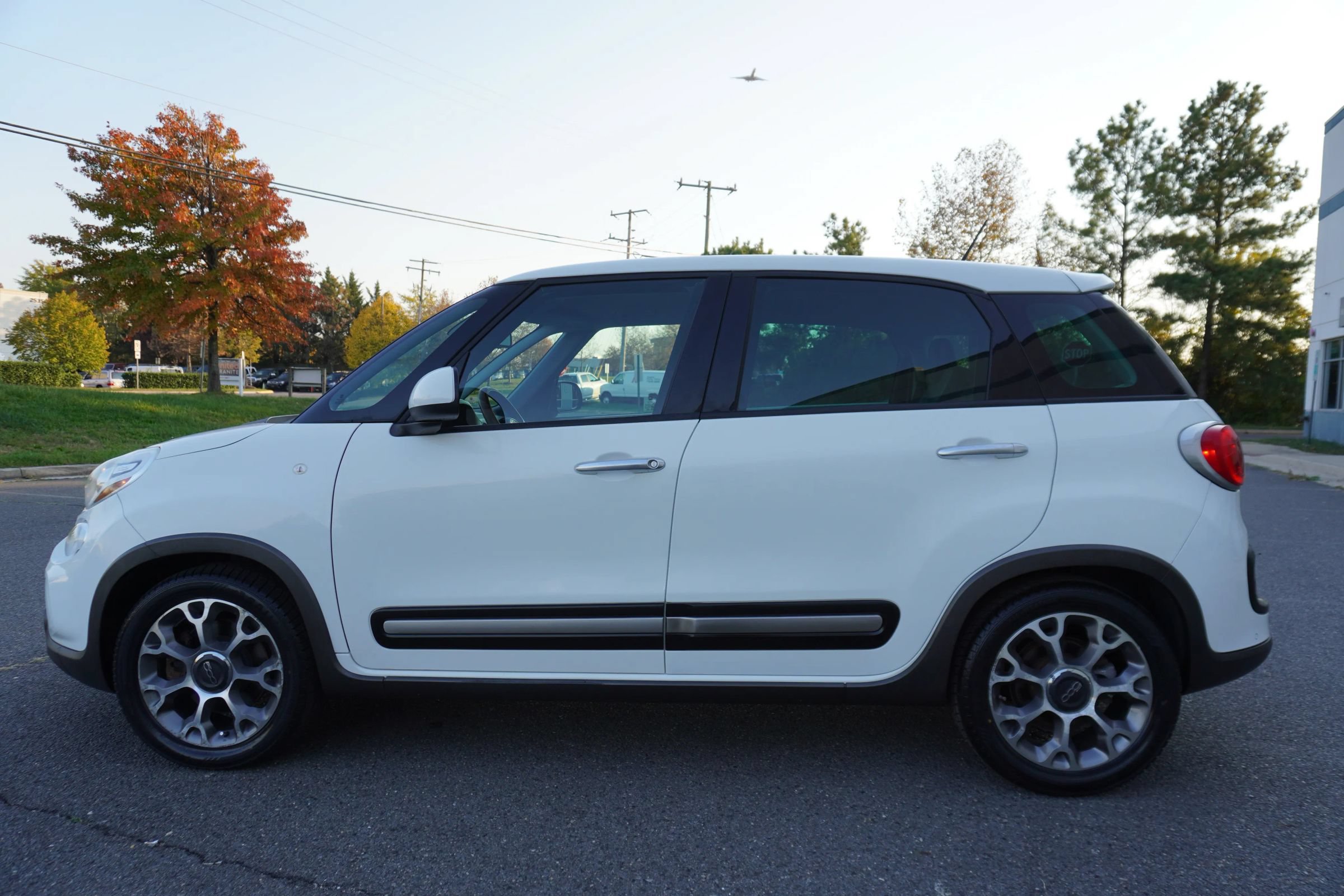 Used 2014 FIAT 500L Trekking w/ Popular Equipment Group FWD image 4