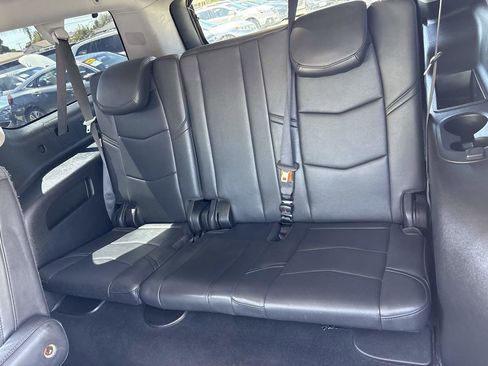 Used 2020 Cadillac Escalade ESV Luxury image 12
