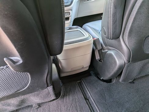 Used 2024 Chrysler Pacifica Touring-L FWD image 17