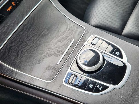 Used 2019 Mercedes-Benz GLC 350e 4MATIC image 19