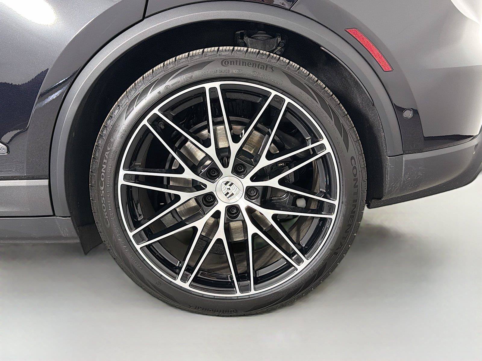 Used 2026 Porsche Macan 4 Electric AWD/4WD image 12