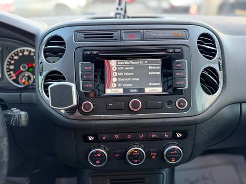 Used 2013 Volkswagen Tiguan SEL image 46