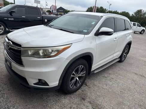 Used 2016 Toyota Highlander XLE FWD image 1