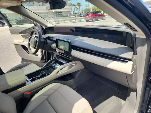 New 2025 Lincoln Nautilus Premier w/ Equipment Group 102A image 18