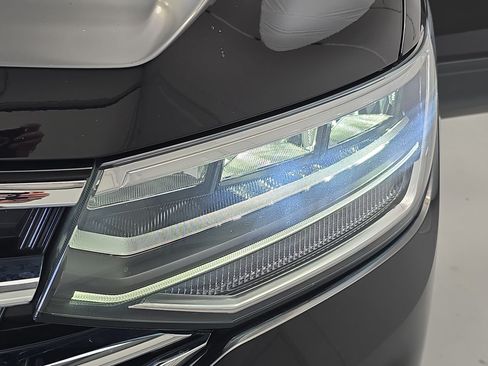 Certified 2024 Volkswagen Tiguan SE FWD image 32