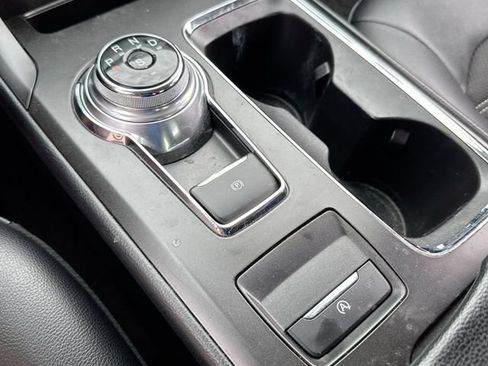 Used 2018 Ford Fusion SE w/ Equipment Group 201A FWD image 19