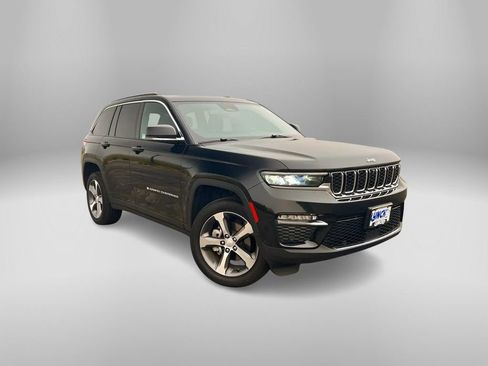 Used 2024 Jeep Grand Cherokee Limited w/ Luxury Tech Group II image 6
