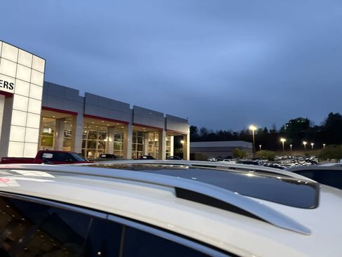 Used 2024 Volkswagen Atlas SEL Premium R-Line image 3