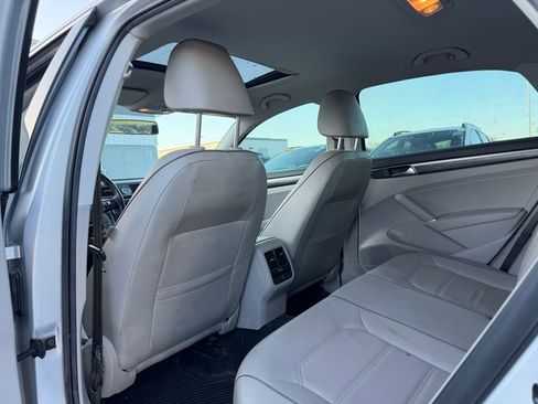 Used 2016 Volkswagen Passat 1.8T SE FWD image 5
