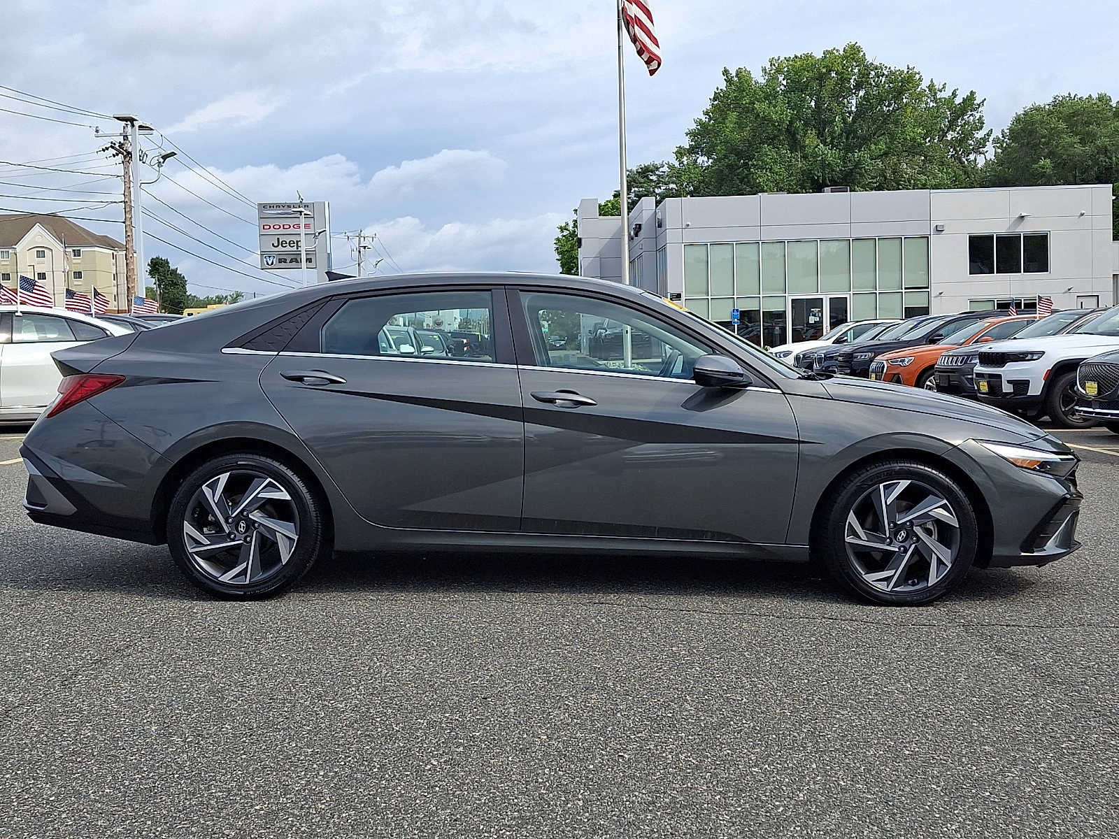 Used 2024 Hyundai Elantra Limited FWD image 7