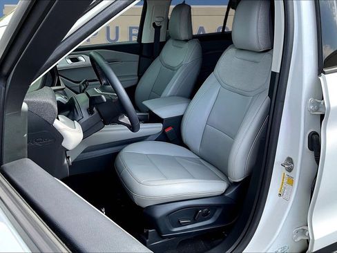 Used 2025 Ford Explorer Active w/ Active Comfort Package AWD/4WD image 23