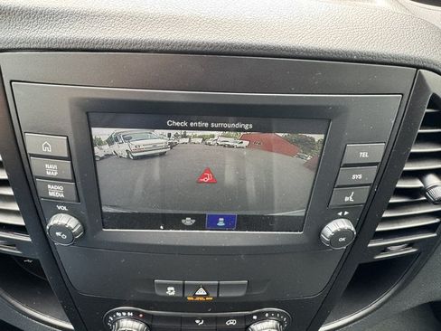 Used 2021 Mercedes-Benz Metris image 11