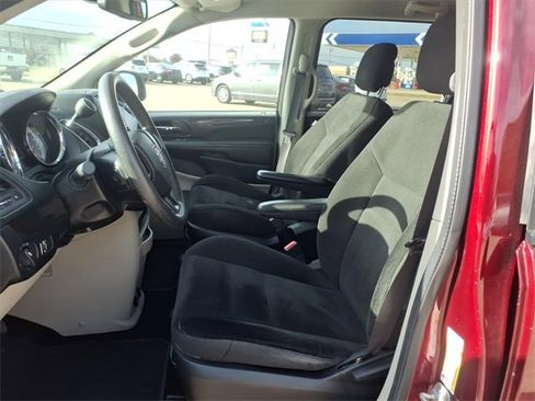 Used 2019 Dodge Grand Caravan SE w/ UConnect Hands-Free Group image 23