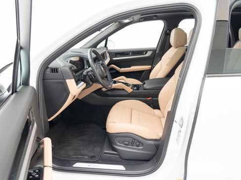 Certified 2026 Porsche Cayenne AWD/4WD image 17