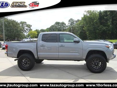 Used 2020 Toyota Tacoma SR5 RWD image 8