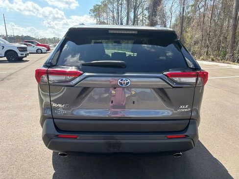 Used 2022 Toyota RAV4 XLE Premium image 8