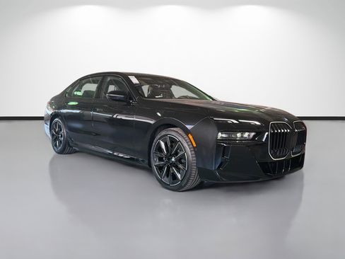New 2026 BMW 750e xDrive image 1