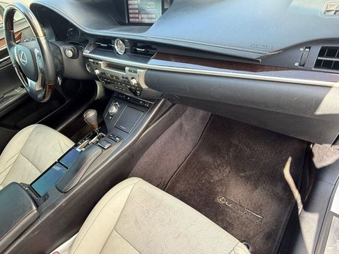 Used 2013 Lexus ES 350 w/ Luxury Pkg image 34