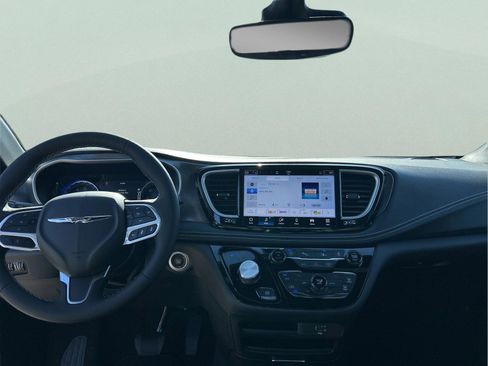 New 2026 Chrysler Pacifica Select image 9