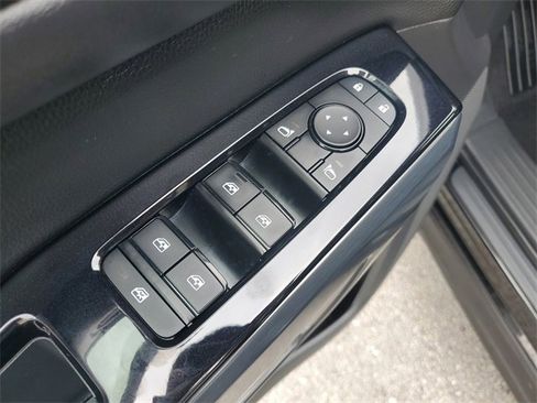 Used 2022 Nissan Pathfinder SL image 19