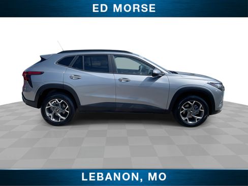 Certified 2025 Chevrolet Trax LT FWD image 9