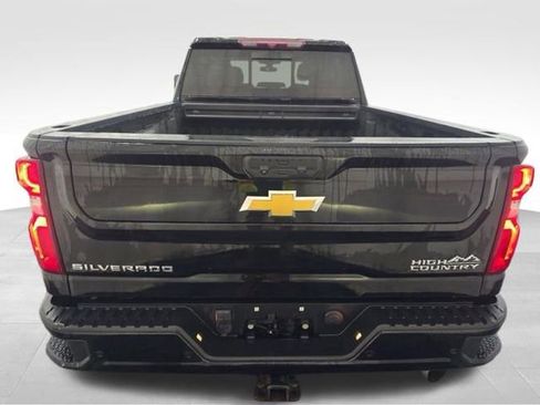 Used 2022 Chevrolet Silverado 2500 High Country w/ Safety Package II image 5