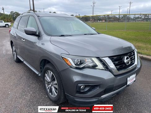 Used 2020 Nissan Pathfinder SV image 1