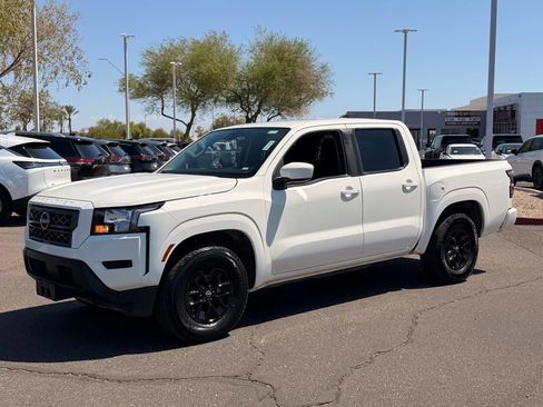 Certified 2024 Nissan Frontier SV RWD image 2
