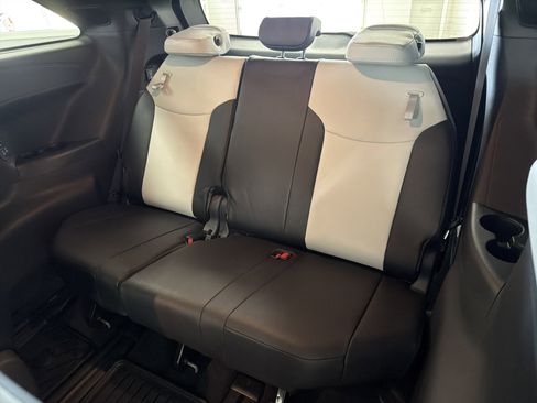 Used 2025 Toyota Sienna XSE w/ XSE Plus Package image 30