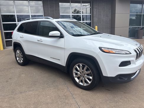 Used 2016 Jeep Cherokee Limited AWD/4WD image 2
