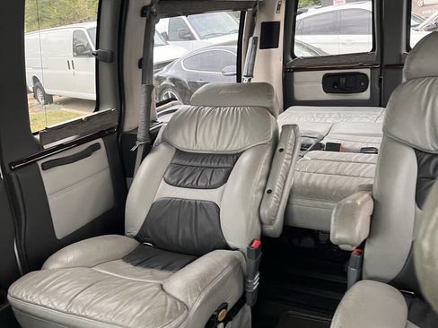 Used 2004 Chevrolet Express 1500 w/ LS Preferred Equipment Group image 23