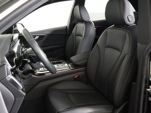 Used 2024 Audi Q8 Premium Plus image 33