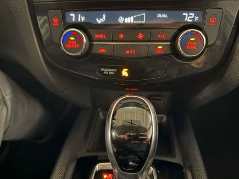 Used 2018 Nissan Rogue SV w/ Premium Package AWD/4WD image 14
