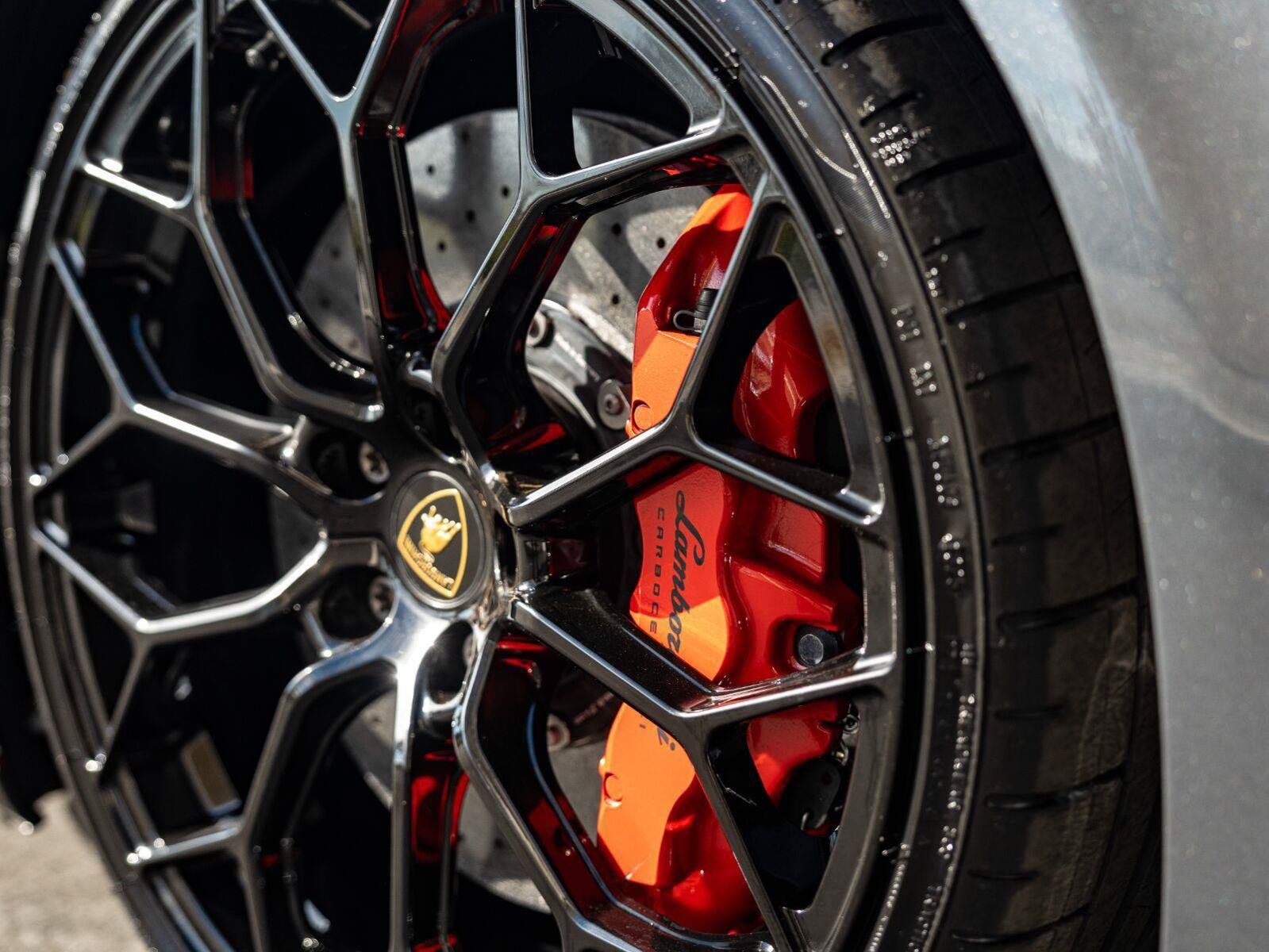 Used 2018 Lamborghini Huracan Performante AWD/4WD image 26